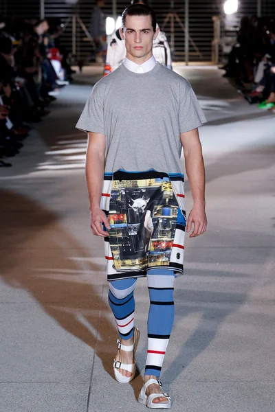 Look 10
